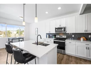 Photo #6: 7921950 Listing