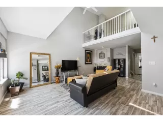 Photo #4: 7933066 Listing