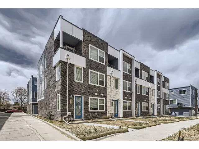 MLS: 7952192 Condo For Sale