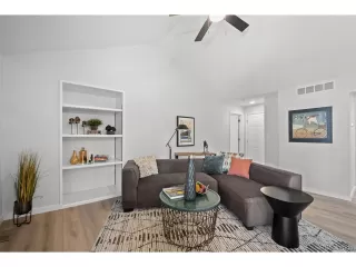 Photo #3: 7965667 Listing