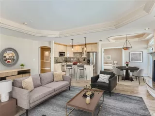 Photo #5: 8008831 Listing 