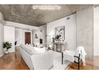 Photo #4: 8026643 Listing