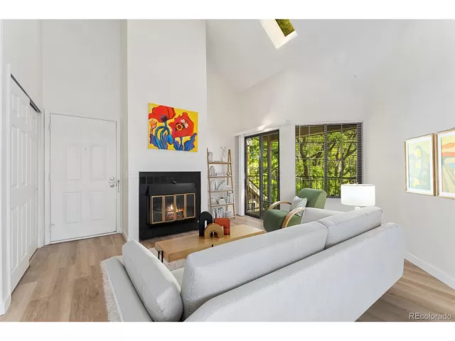 MLS: 8033296 Condo For Sale