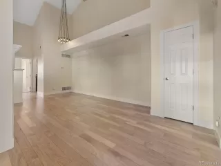 Photo #5: 8036265 Listing