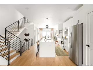 Photo #6: 8048237 Listing