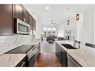 Photo #6: 8052528 Listing