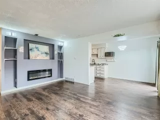 Photo #5: 8057038 Listing