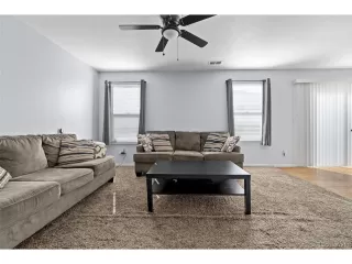 Photo #5: 8059676 Listing