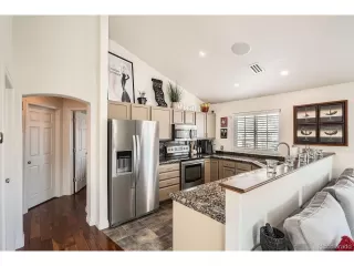 Photo #4: 8071243 Listing