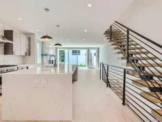 Photo #5: 8078284 Listing 