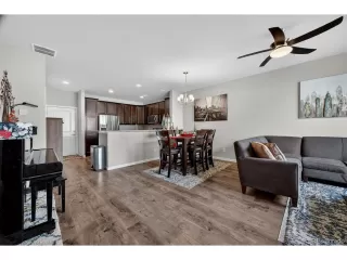 Photo #5: 8084622 Listing