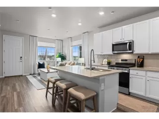 Photo #6: 8091679 Listing