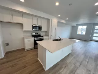 Photo #4: 8093348 Listing