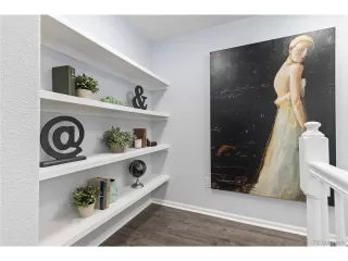 Photo #6: 8096699 Listing