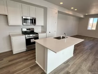 Photo #4: 8104924 Listing