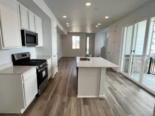 Photo #5: 8104924 Listing