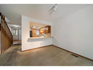 Photo #5: 8109523 Listing