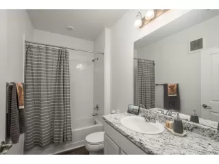 Photo #5: 8114405 Listing