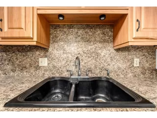 Photo #6: 8114448 Listing