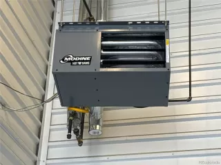 Photo #4: 8126765 Listing