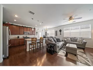 Photo #2: 8127433 Listing