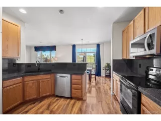 Photo #6: 8127677 Listing