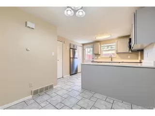 Photo #5: 8131635 Listing