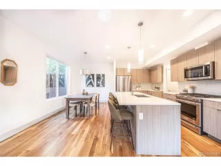 Photo #2: 8134979 Listing