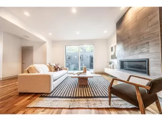 Photo #5: 8134979 Listing