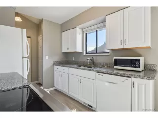 Photo #5: 8137919 Listing 