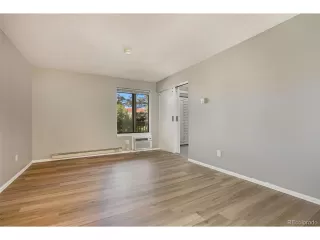 Photo #5: 8156596 Listing