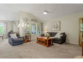 Photo #6: 8164563 Listing