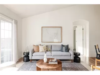 Photo #2: 8165736 Listing