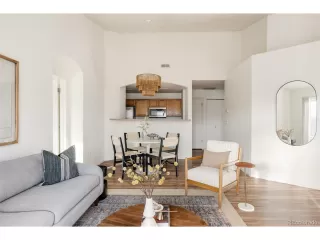 Photo #6: 8165736 Listing