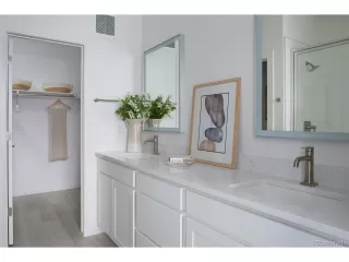 Photo #4: 8180300 Listing