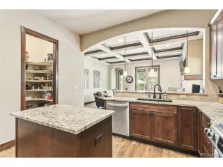 Photo #5: 8202811 Listing 