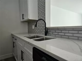 Photo #3: 8206086 Listing