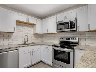 Photo #5: 8219936 Listing