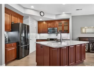 Photo #5: 8234686 Listing 