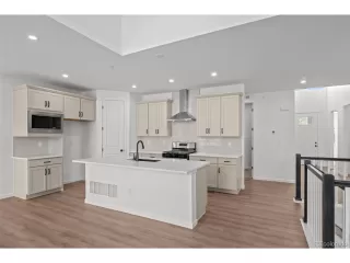 Photo #2: 8236936 Listing