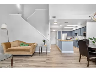 Photo #5: 8237033 Listing