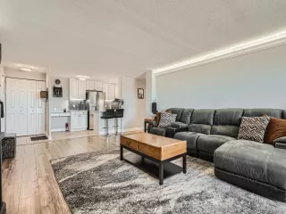 Photo #6: 8258372 Listing