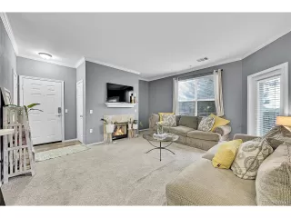 Photo #6: 8280961 Listing