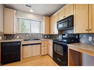 Photo #5: 8296264 Listing