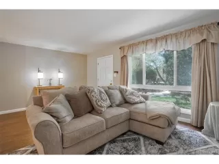 Photo #5: 8300501 Listing