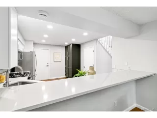 Photo #5: 8306871 Listing