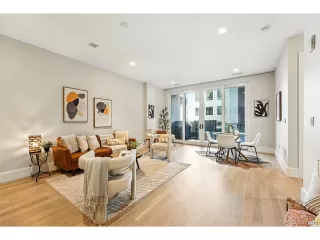 Photo #3: 8307972 Listing