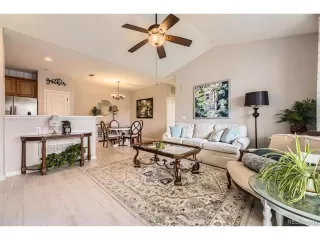 Photo #3: 8328002 Listing