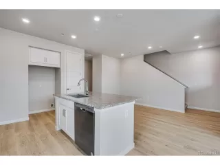 Photo #5: 8339525 Listing