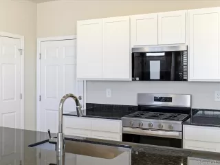 Photo #3: 8340828 Listing